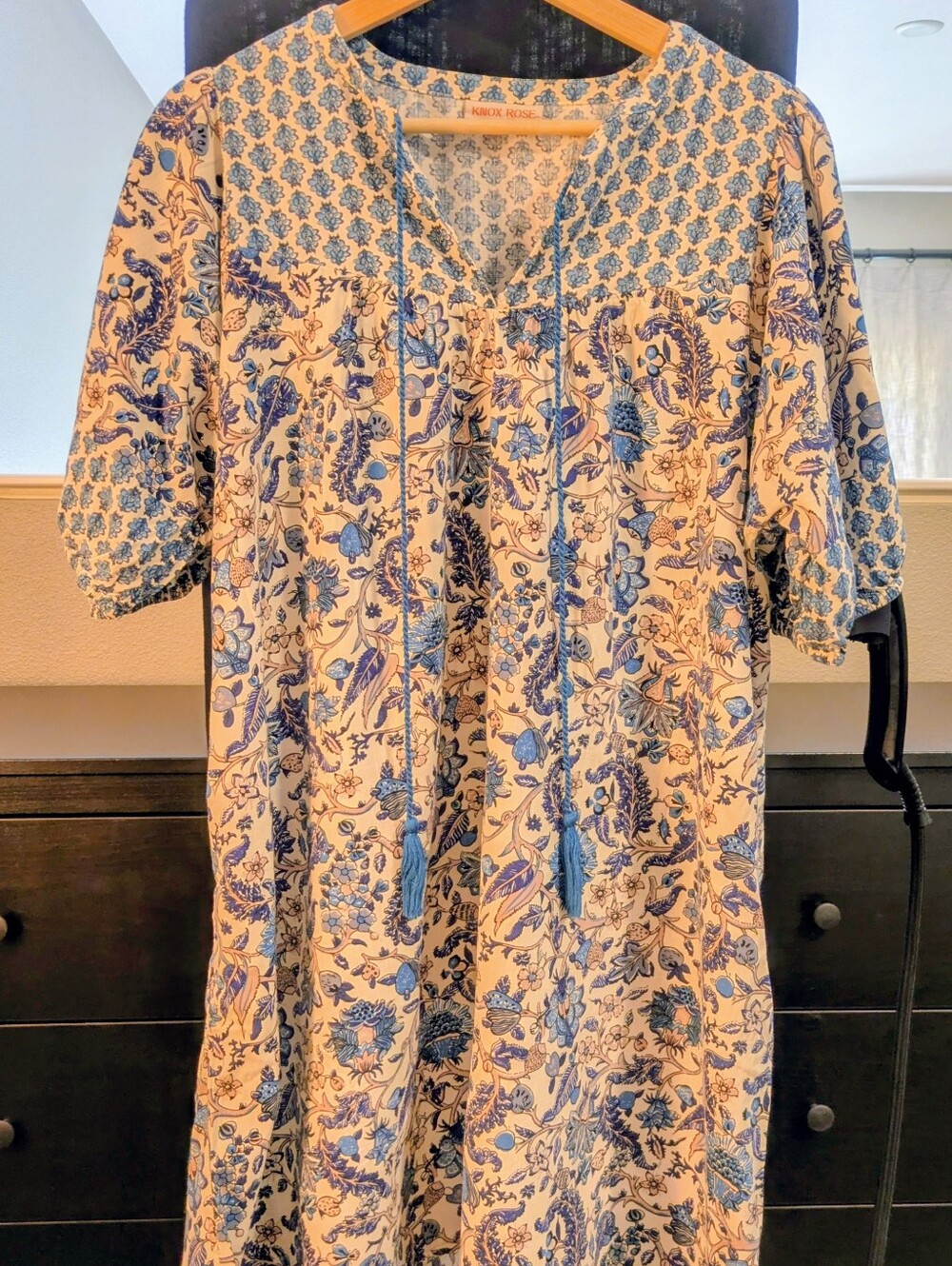 Knox Rose Blue Floral Short Sleeve Tunic In Cream